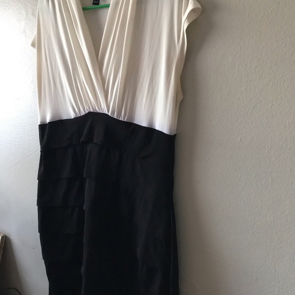 EN FOCUS STUDIO BLACK AND WHITE DRESS - Picture 3 of 10